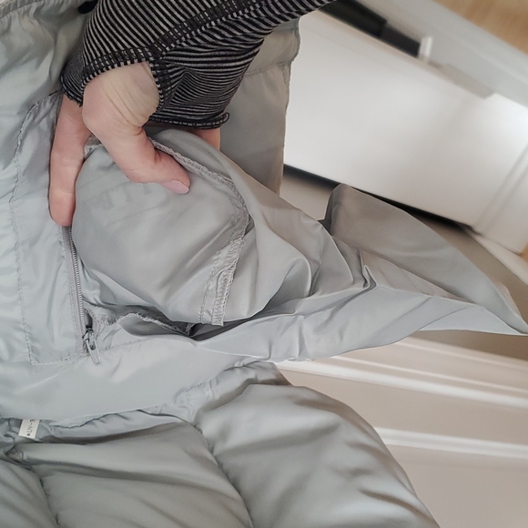 Women's LL Bean goose down vest - Picture 7 of 7